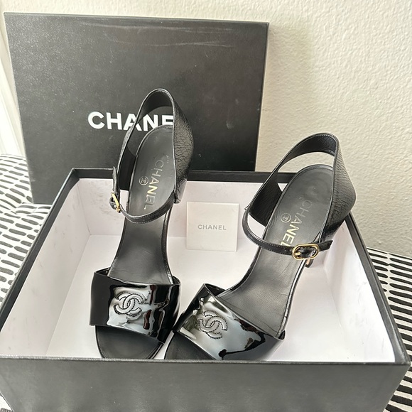 Chanel Black Patent Leather Heels - size 41 - Picture 2 of 8